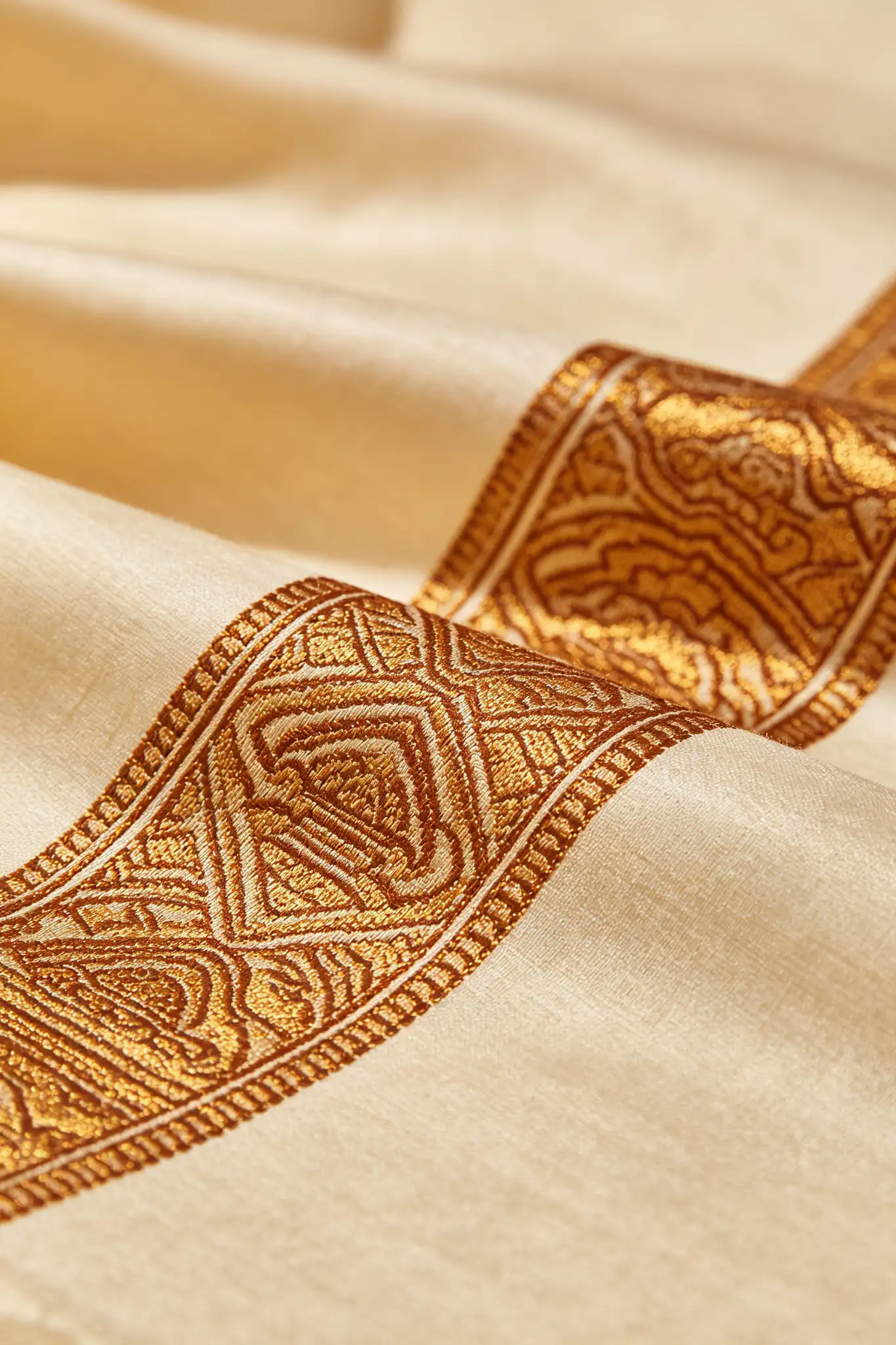 Temple Border Silk Cotton Lungi - Cream - image 6