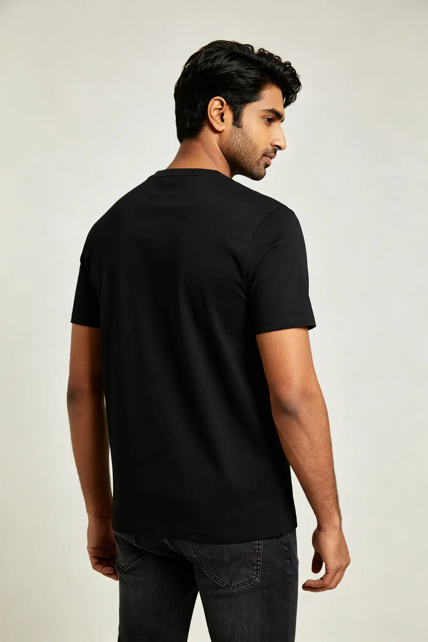 Printed Graphic T-Shirt - Black - image 4