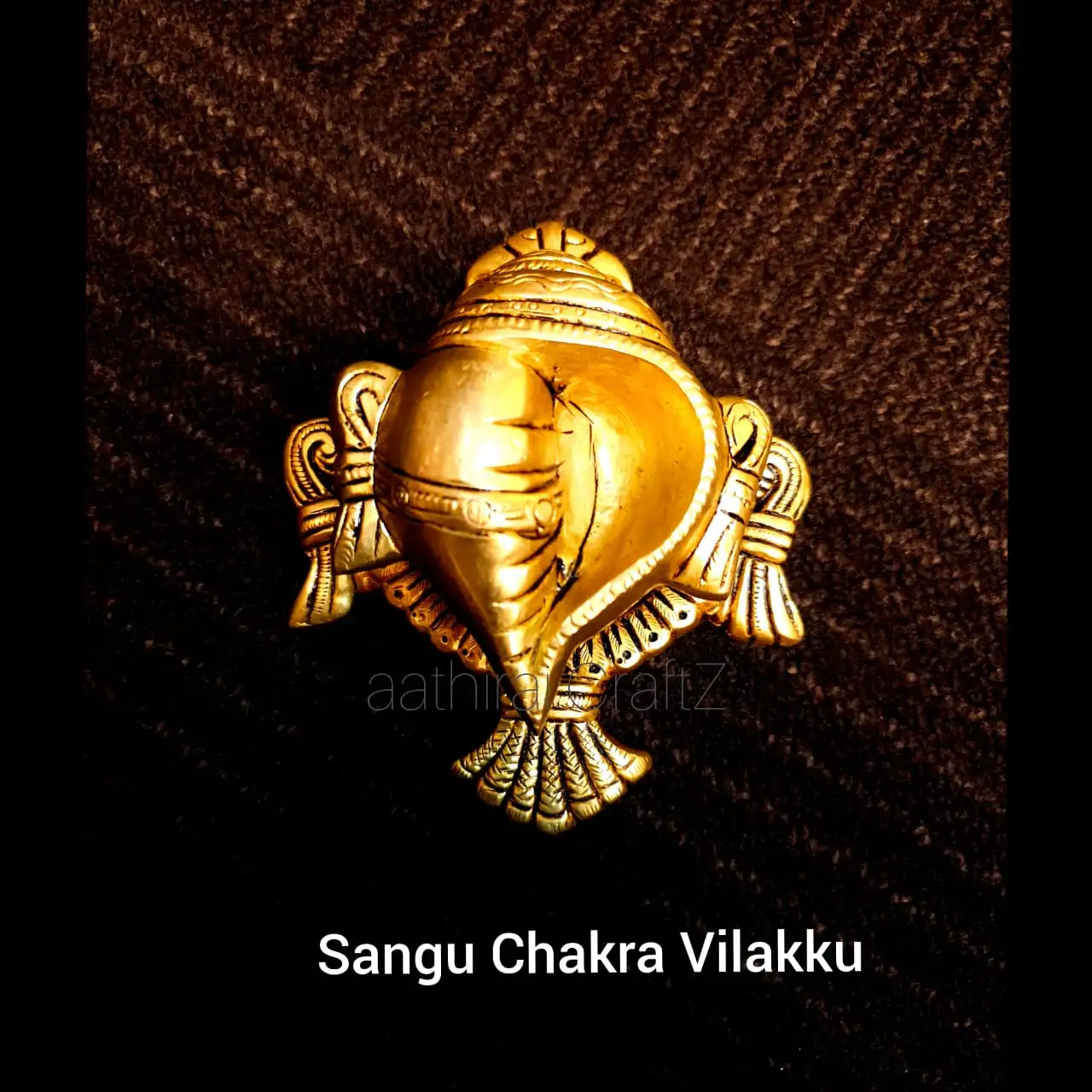 Shell Statue Sangu Chakra Vilakku